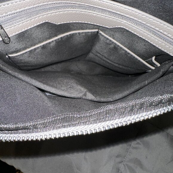 New With Tags!
Bugatti Large Crossbody - Picture 5 of 16